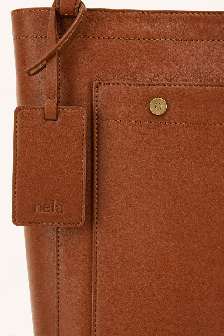 Clara detail in Chestnut Brown